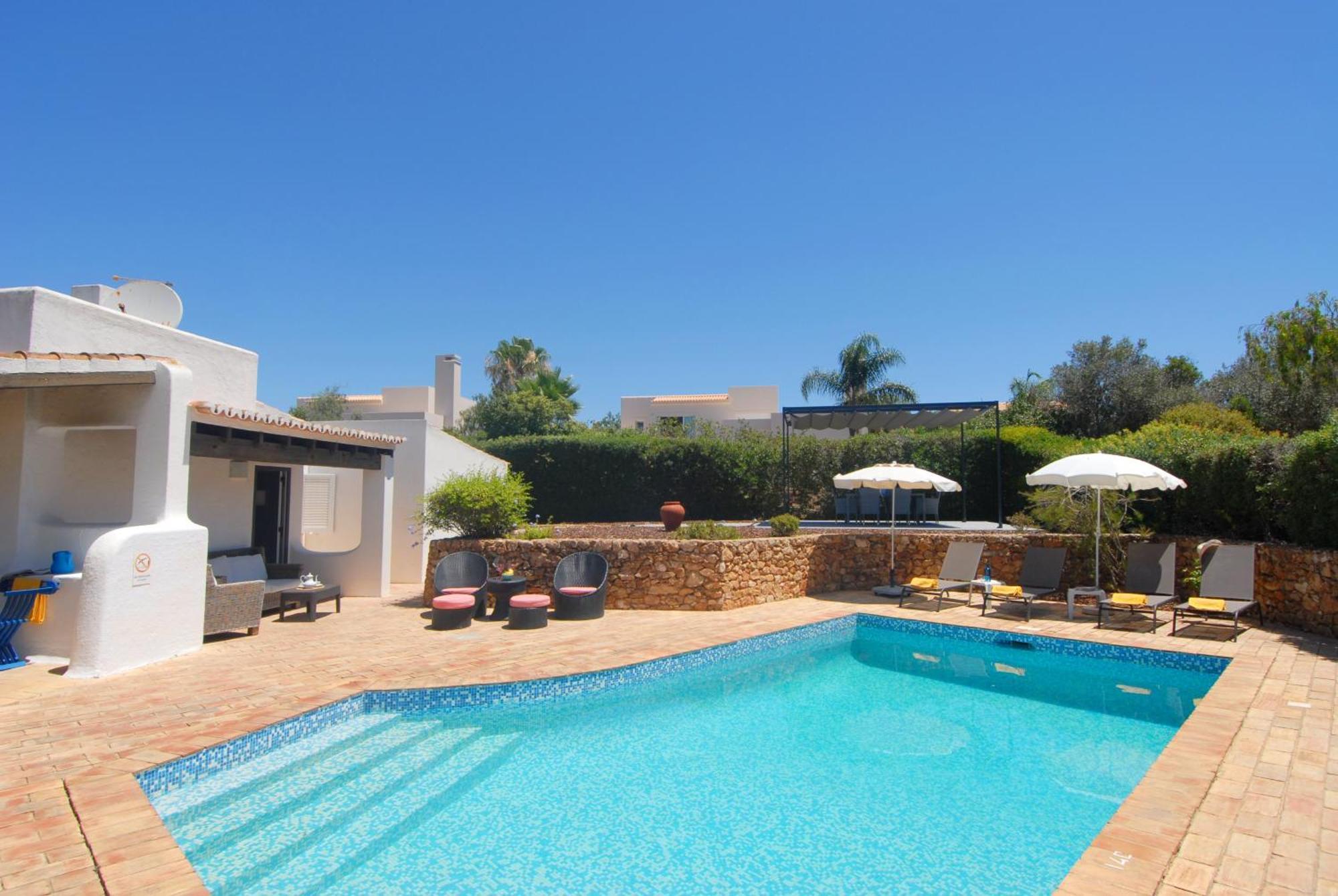 Villa com Piscina Privada